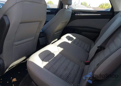 2016 Ford Fusion Hybrid S z USA, uszkodzony, nr VIN 3FA6P0UU0GR248090